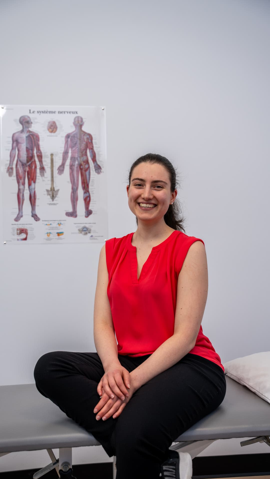 Portrait de la physiothérapeute d'Équili Physio dans sa clinique