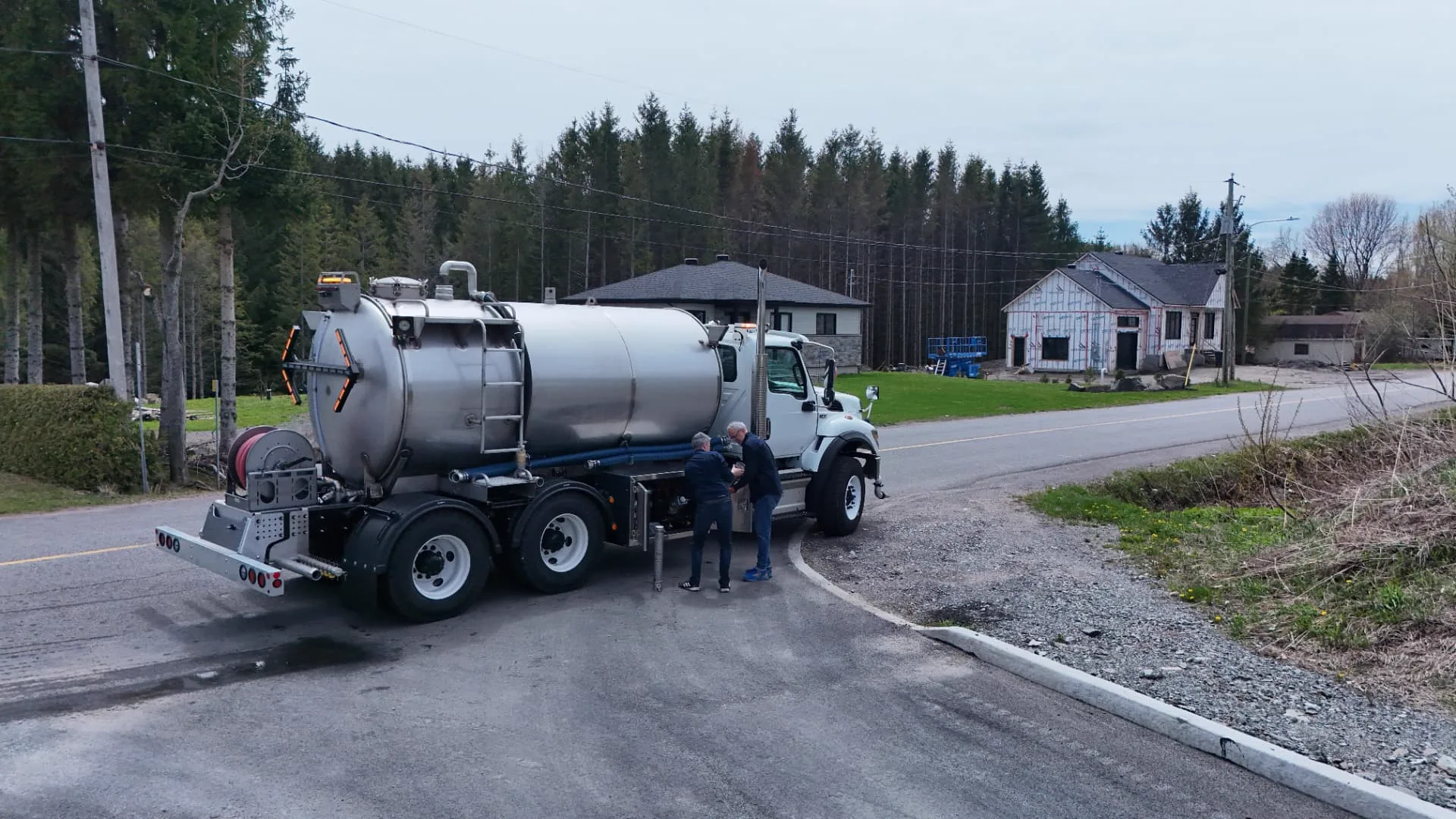 Omega · Fabricant de camions vacuum et de systèmes de filtration, Lévis