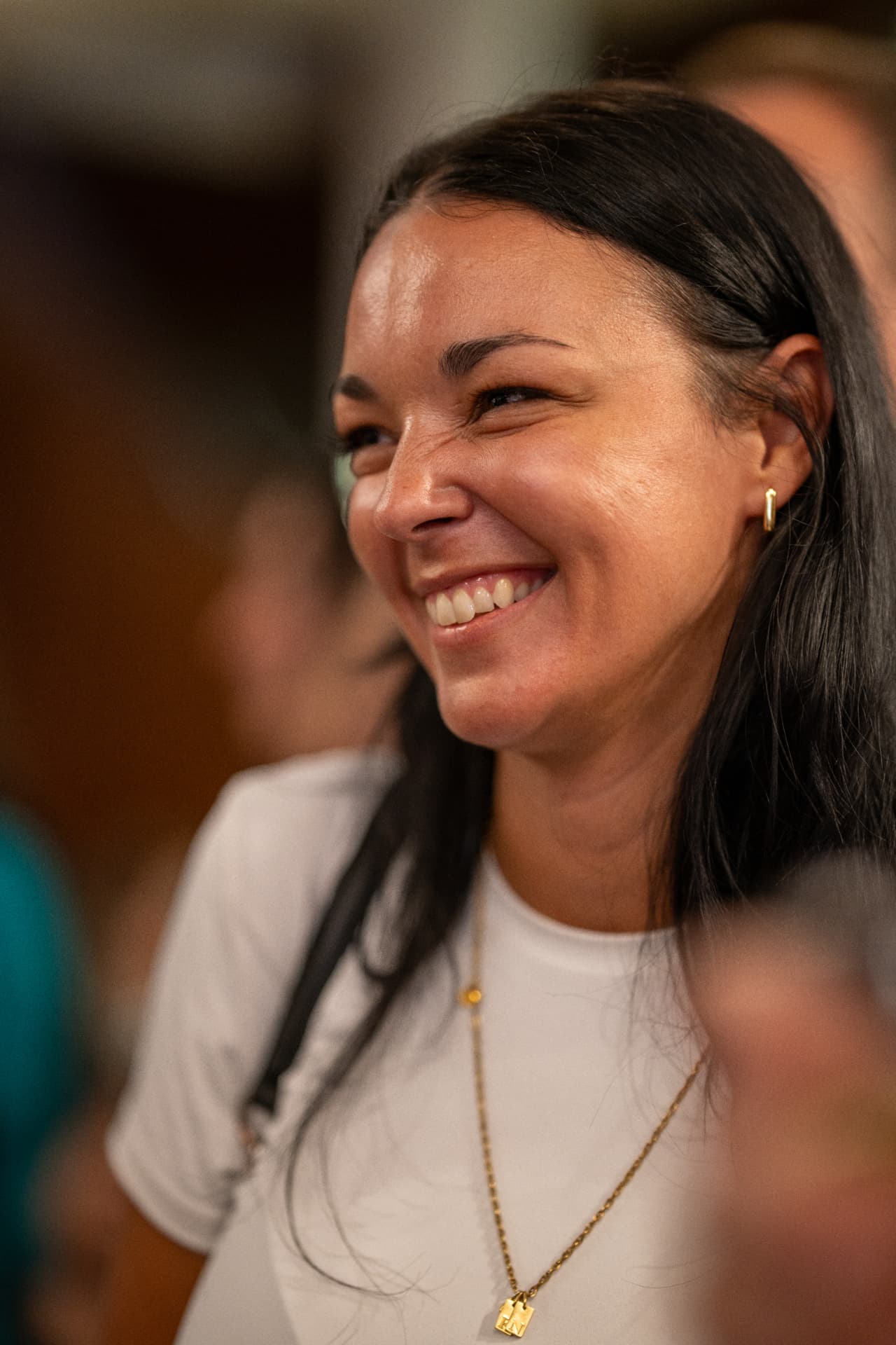 Invitée en plein fou rire, photo spontanée de la soirée d'entreprise BVA CPA
